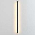 Applique murale extérieure LED noire, vue de face sur fond clair