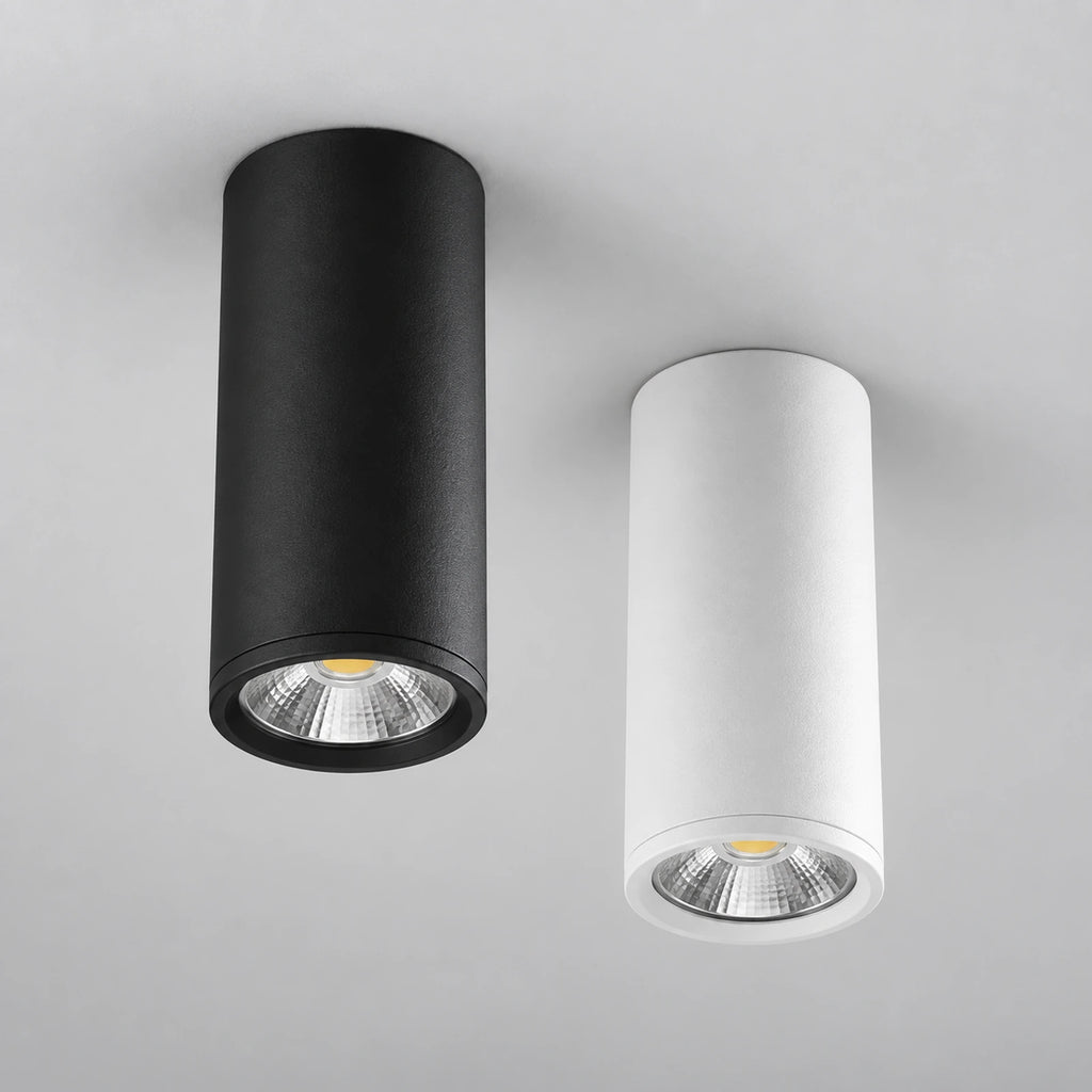 Spots LED cylindriques noir et blanc au plafond