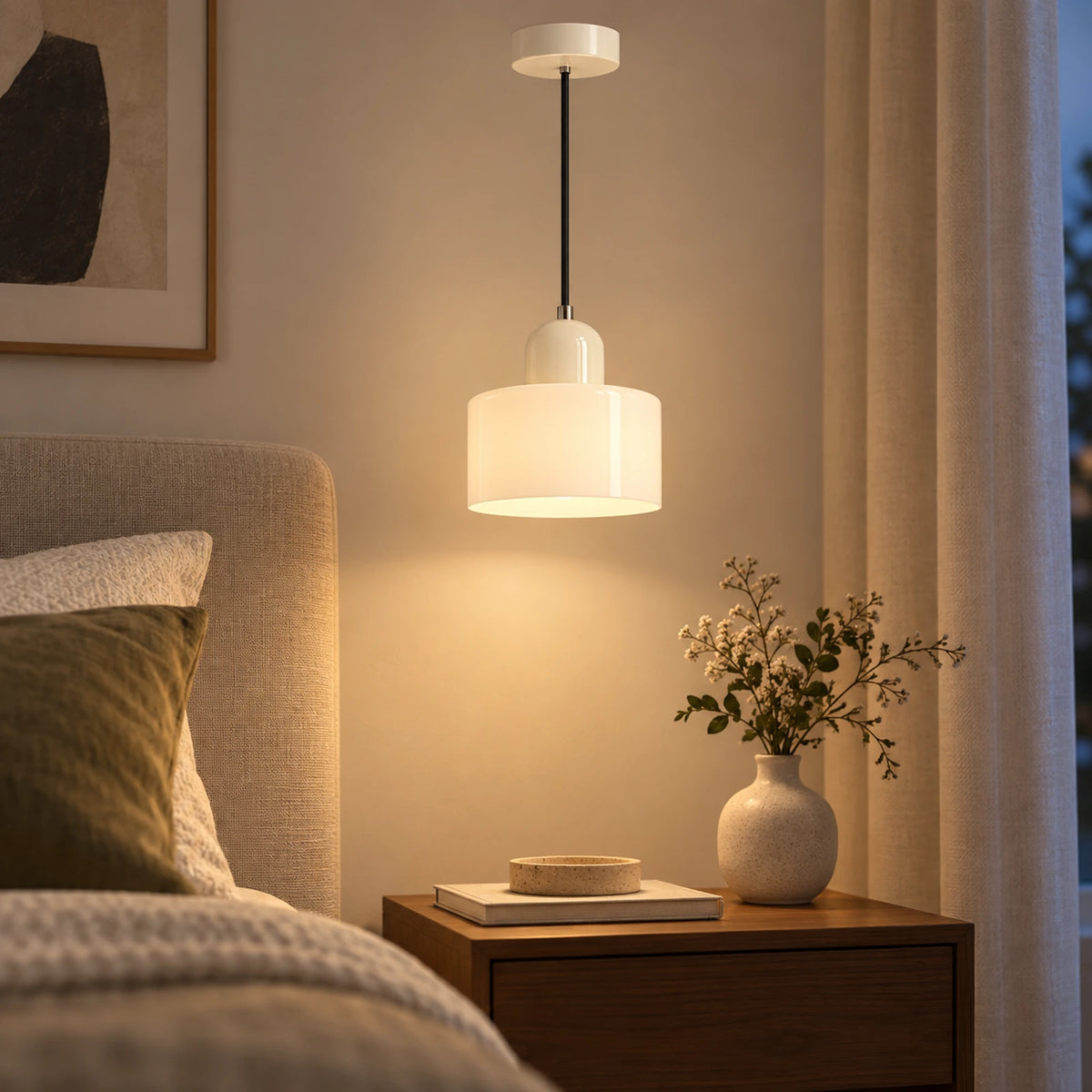 Suspension rétro blanche installée dans une chambre