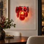 Applique murale pétales en verre rouge rubis dans une salle à manger