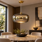 Suspension verre gris fumé 38 cm lumière chaleureuse dans une salle à manger