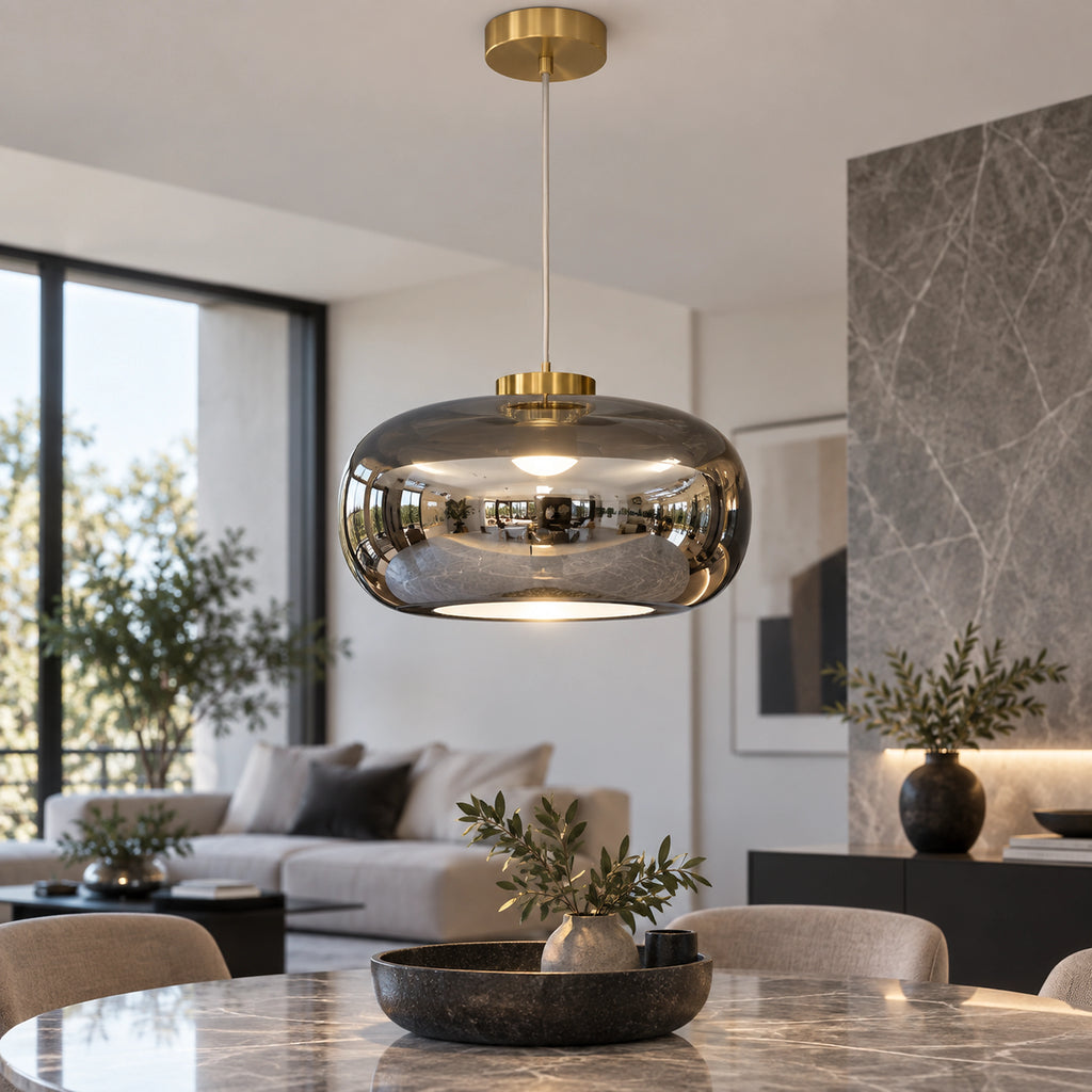 Suspension verre gris fumé 38 cm lumière blanche dans un salon
