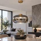 Suspension verre gris fumé 38 cm lumière blanche dans un salon