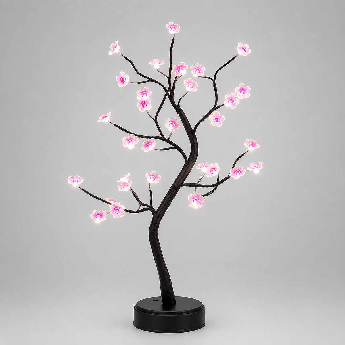 Lampe arbre fleur de cerisier LED allumée, vue de trois quarts avec sa base ronde