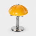 Lampe champignon orange à abat-jour arrondi et pied en métal chromé, vue de face