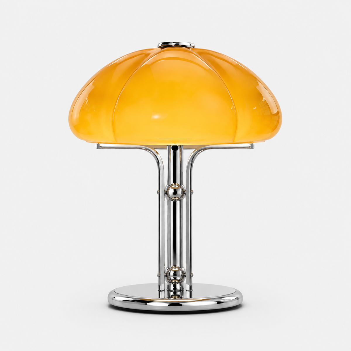 Lampe champignon orange en métal chromé vue de trois quarts