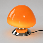 Lampe champignon tactile orange avec son câble d’alimentation USB