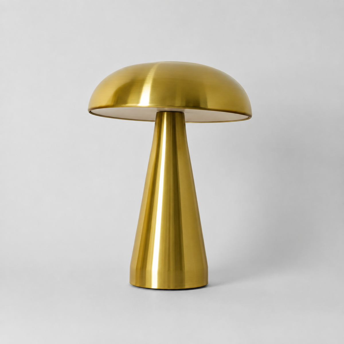 Lampe de chevet tactile champignon dorée vue de trois quarts