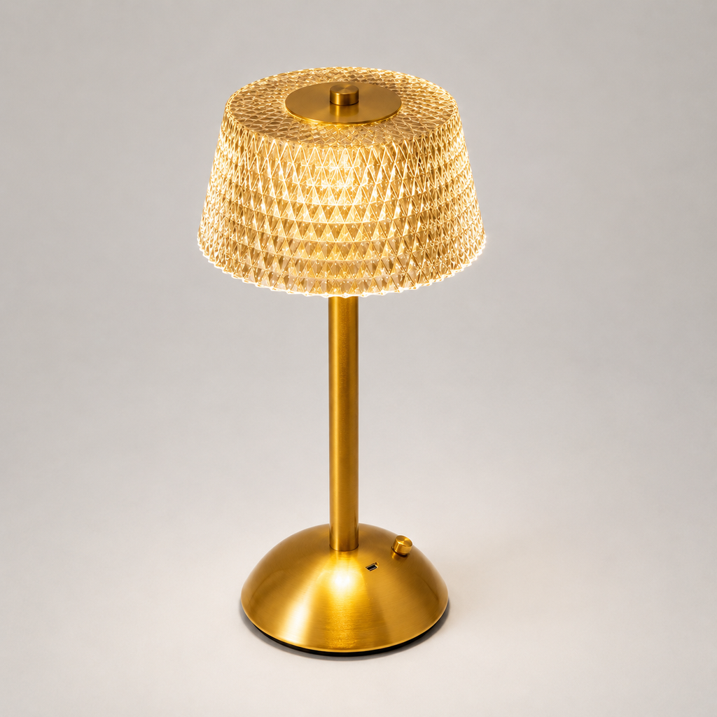 Lampe de chevet tactile dorée à abat-jour transparent effet cristal, vue de face
