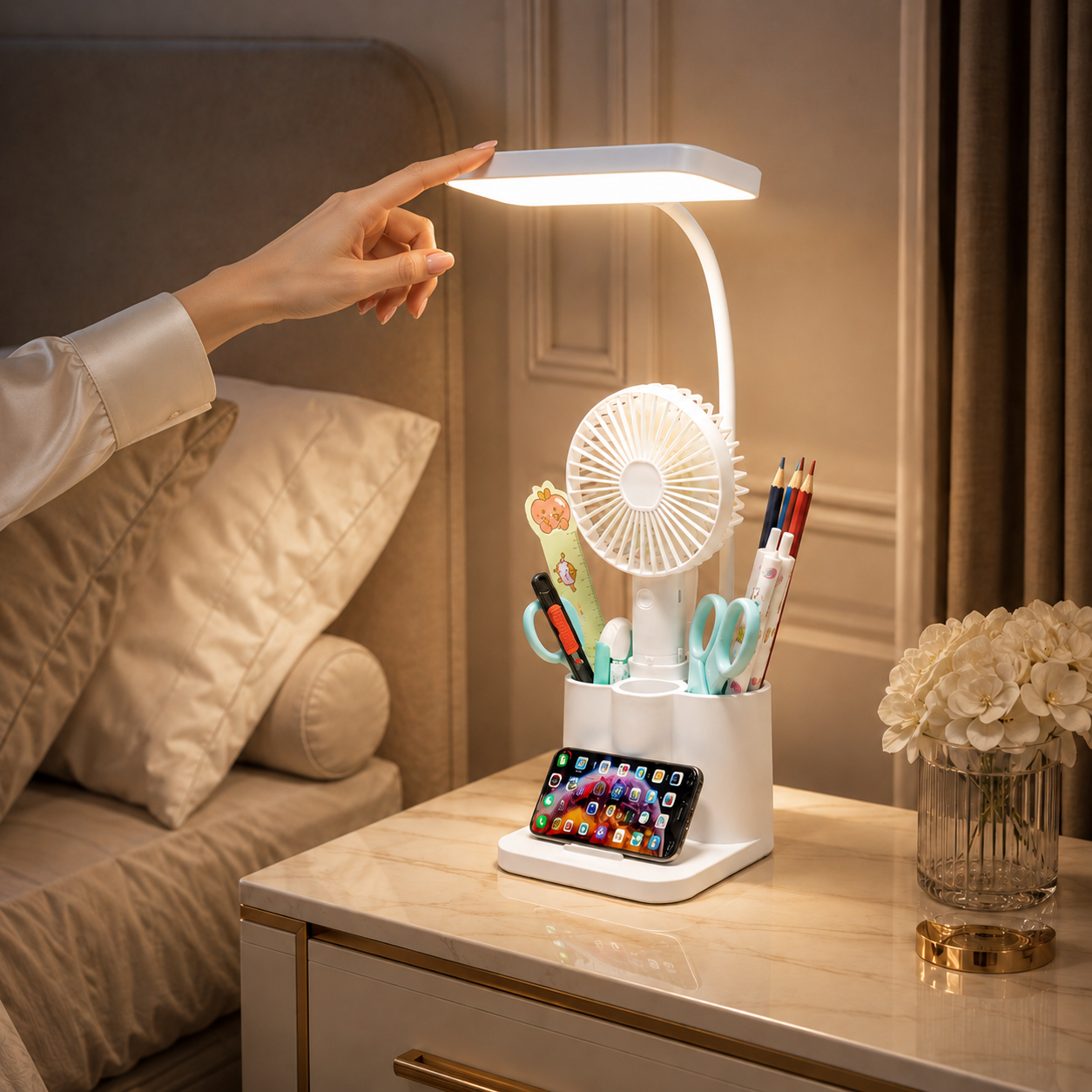 Commande tactile d’une lampe LED USB multifonction blanche