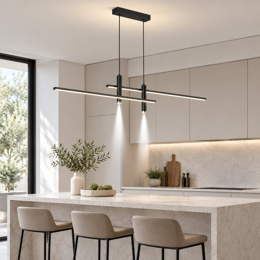 Suspension LED linéaire noire au-dessus d’un îlot de cuisine