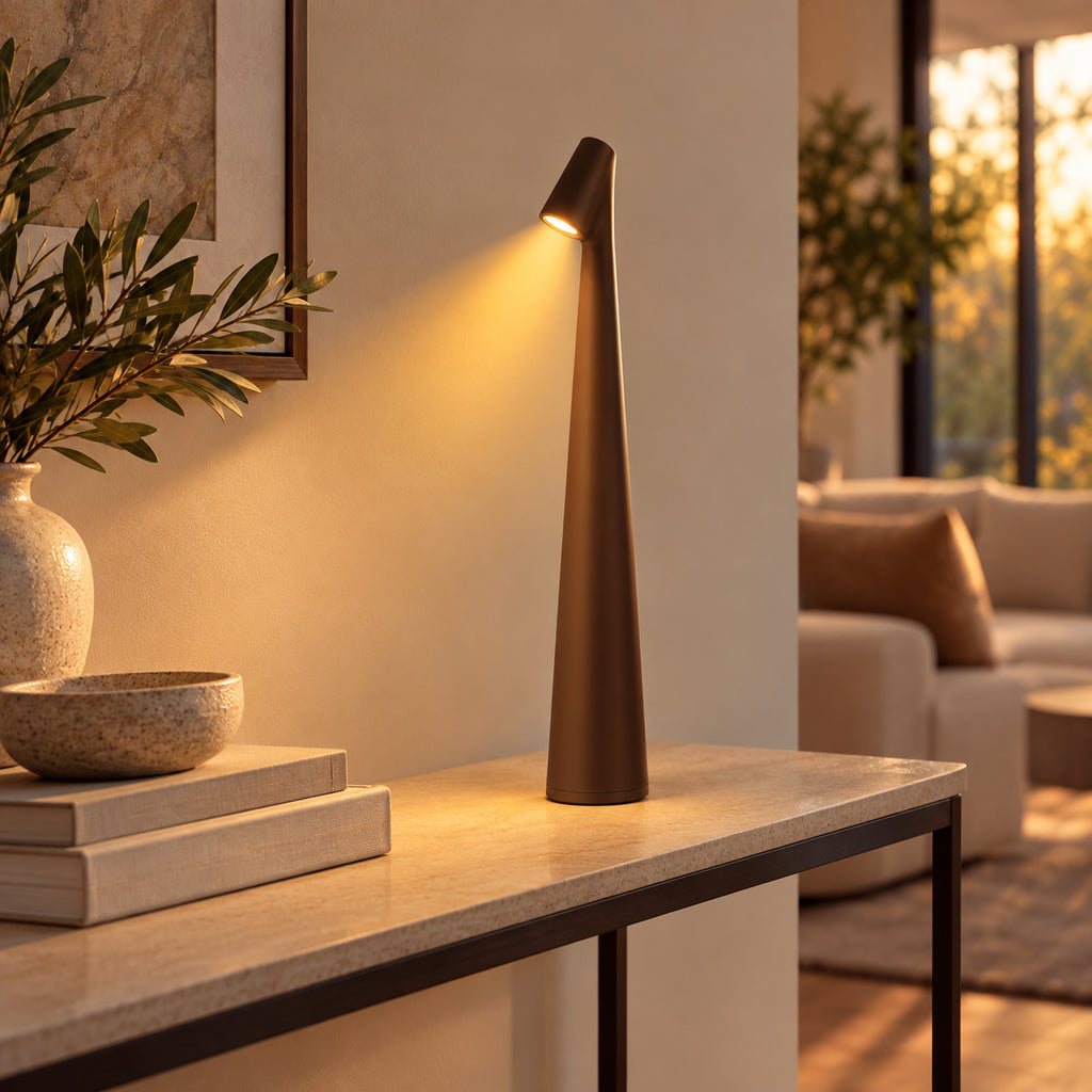Lampe de bureau LED haute marron sur une console